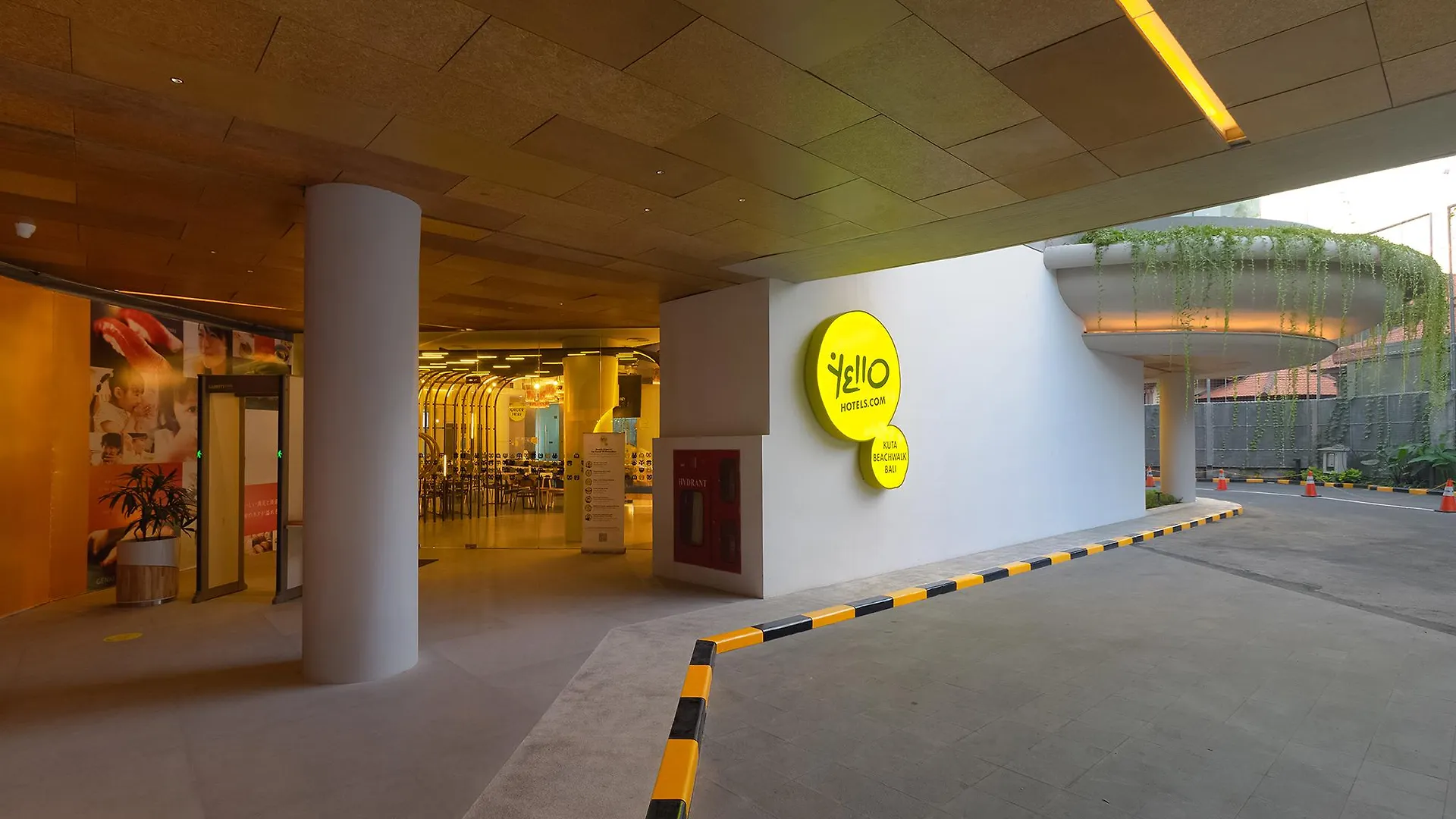 Yello Hotel Kuta Beachwalk Bali